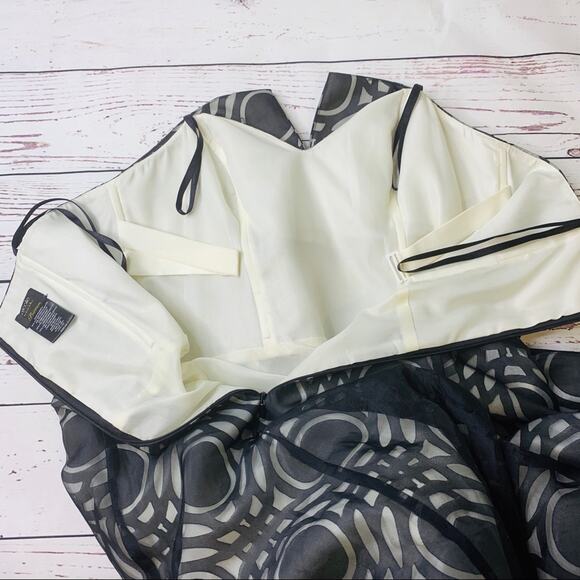 Nicole By Nicole Miller Geometric Black Wedding Gown, Size 10 Formal - Picture 6 of 8